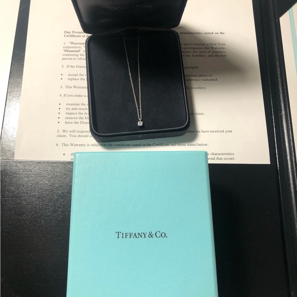 Tiffany & Co. Solitaire Diamond pendant In Platinum